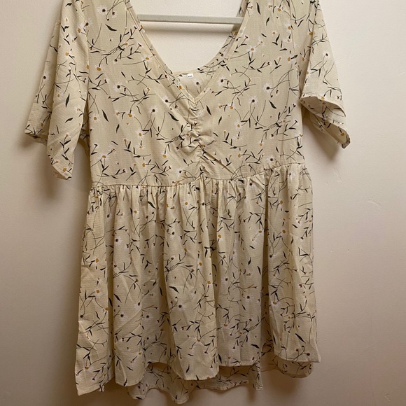 Cream colored top - Picture 1 of 3